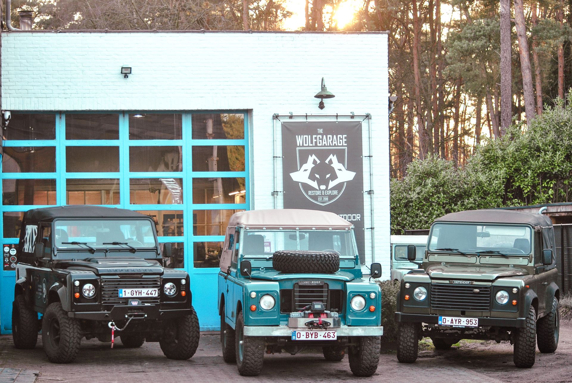 Drie Land Rovers voor de werkplaats van The Wolfgarage