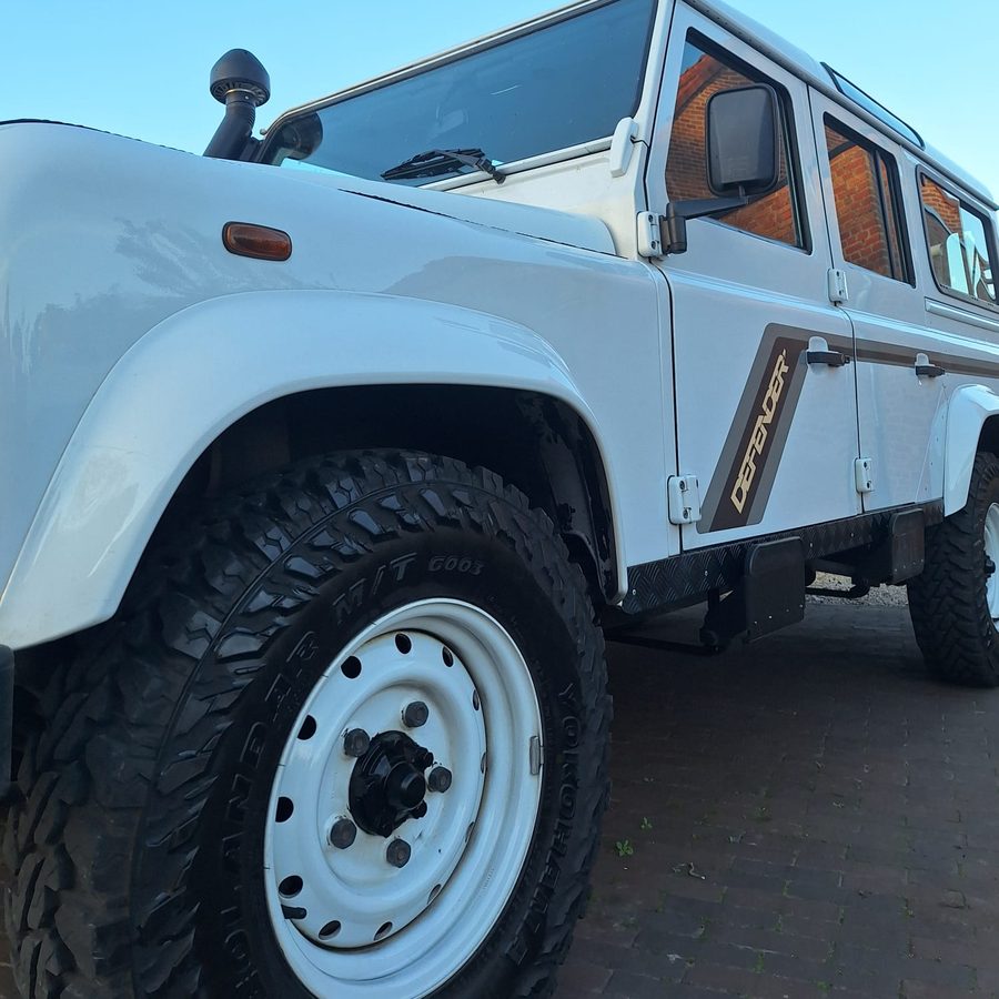 Witte klassieke Defender 110